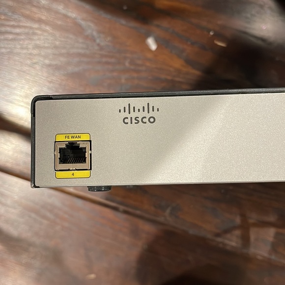 Cisco 881 Ethernet Security Router - Picture 6 of 7